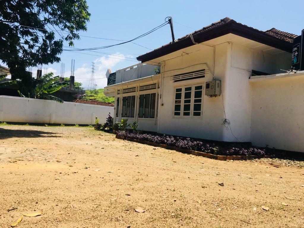 Umaya Rest Inn Balangoda Bagian luar foto